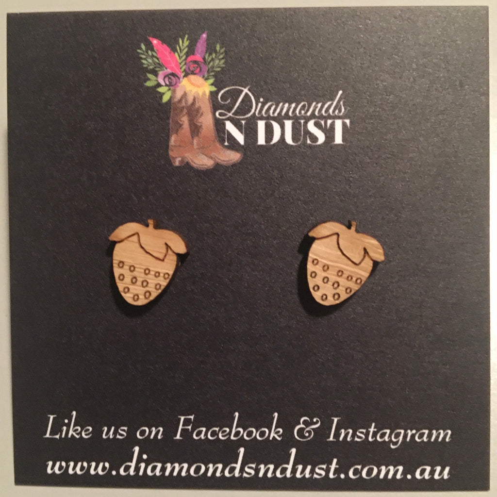 Bamboo Strawberry Stud earrings