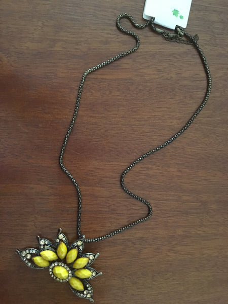 Flower Necklace (2 colours)