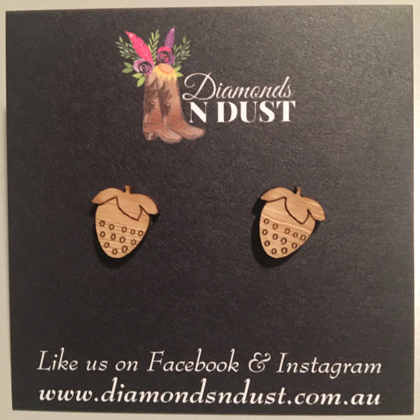 Bamboo Strawberry Stud earrings